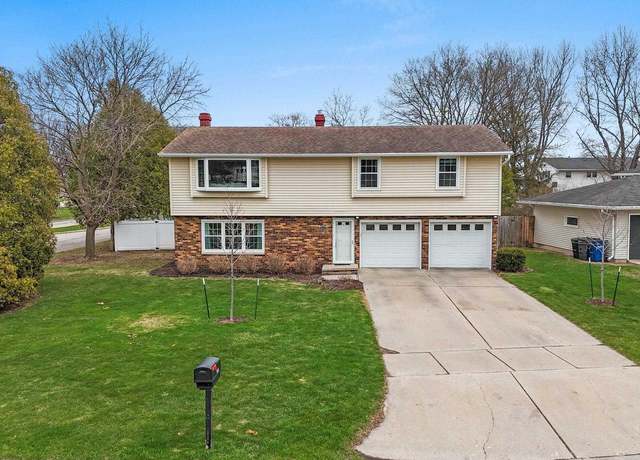 Property at 736 Jamestown Ct, Green Bay, WI 54301, 4 beds, 2 baths
