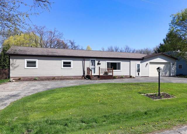 Property at 3500 W Justin St, Appleton, WI 54914, 3 beds, 2 baths