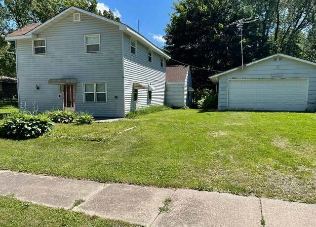 Property at W7679 Oak St, Shiocton, WI 54170, 4 beds, 1.5 baths