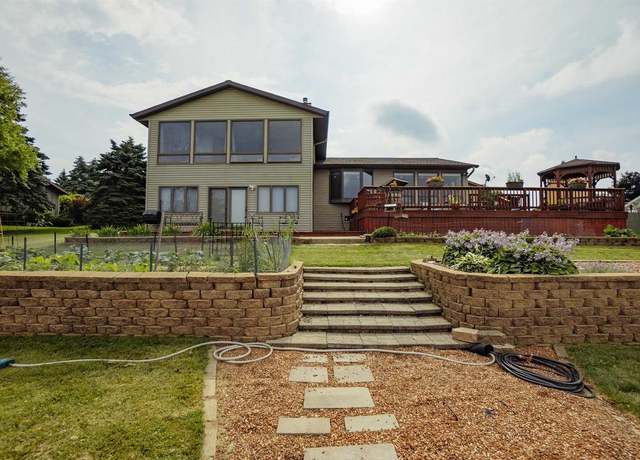 Property at N6750 Hilltop Dr, Fond Du Lac, WI 54937, 3 beds, 3.5 baths