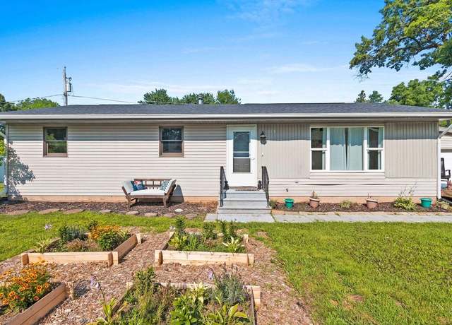 Property at 913 S Cleveland St, Shawano, WI 54166, 3 beds, 1.5 baths