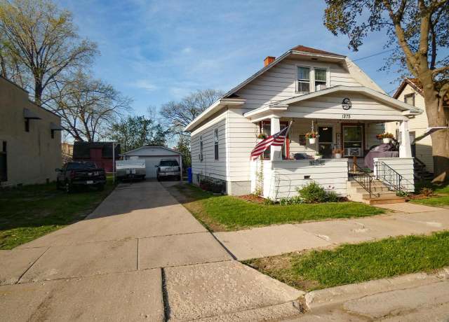 Property at 1275 St Clair St, Green Bay, WI 54301, 3 beds, 1 bath