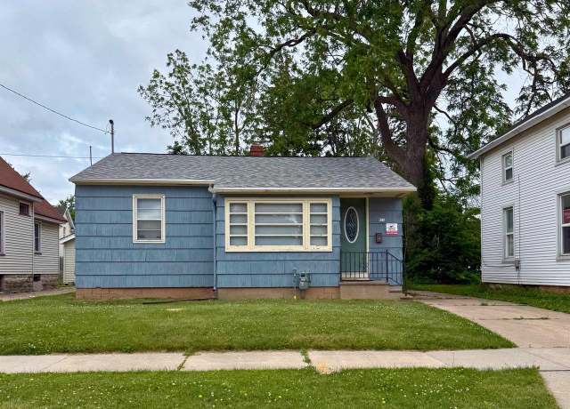 Property at 804 John Ave, Oshkosh, WI 54901, 2 beds, 1 bath