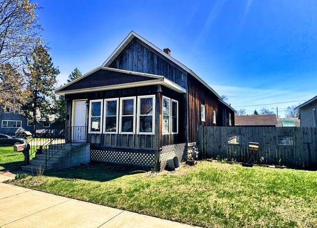 Property at 1303 Garfield Ave, Marinette, WI 54143, 3 beds, 1 bath