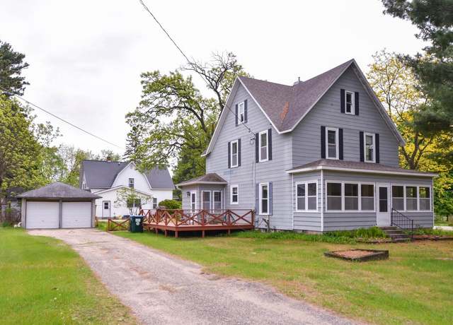Property at 735 Oakwood St, Wild Rose, WI 54984, 4 beds, 2 baths