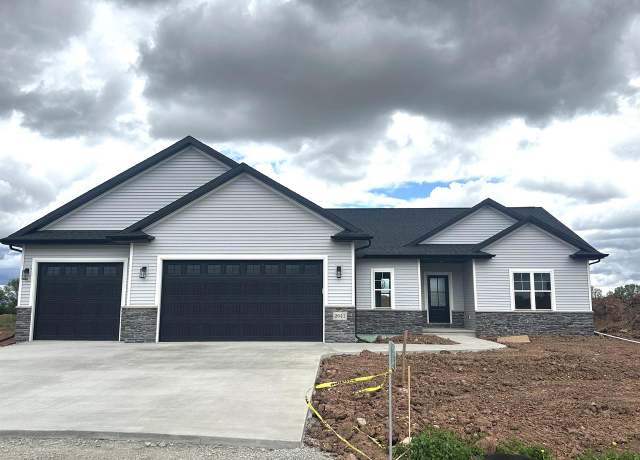 Property at 2641 Lawrence Ln, Neenah, WI 54956, 3 beds, 2 baths