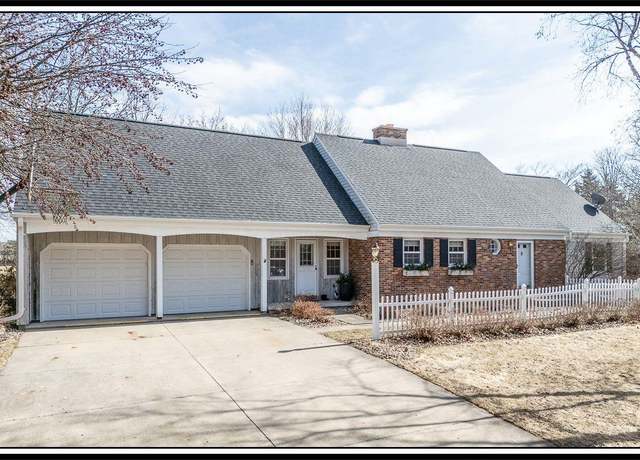 Property at W8939 Steinacker Heights Dr, Hortonville, WI 54944, 4 beds, 3 baths