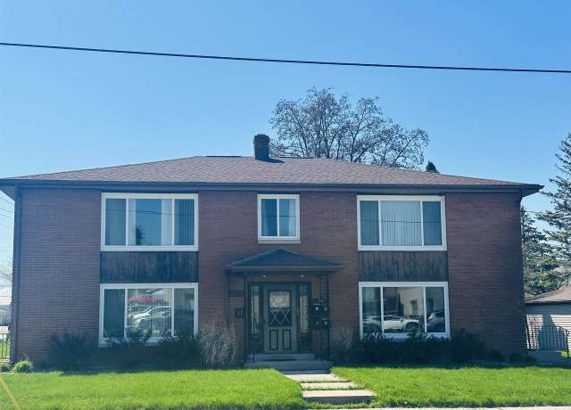 Property at 1331 N Ballard Rd, Appleton, WI 54911, 8 beds, 4 baths