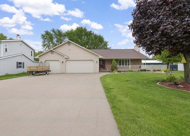Property at 3225 Tillman St, Appleton, WI 54914, 3 beds, 3 baths