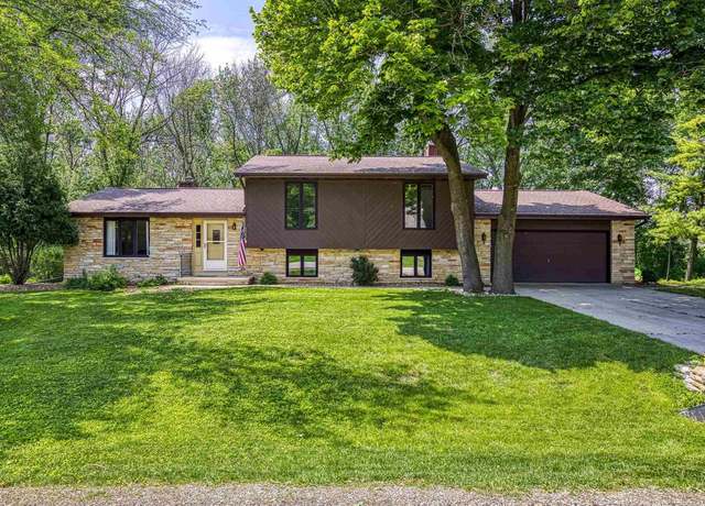 Property at 2320 Stroebe Island Dr, Appleton, WI 54915, 3 beds, 2.5 baths