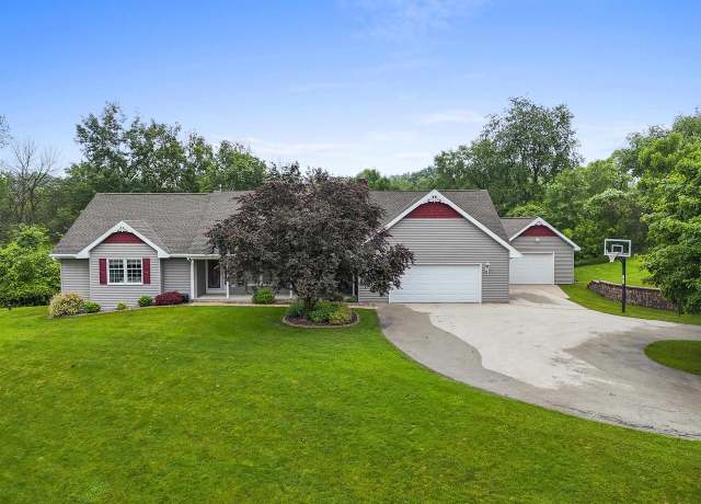 Property at 3316 Haven Pl, Green Bay, WI 54313, 5 beds, 3.5 baths