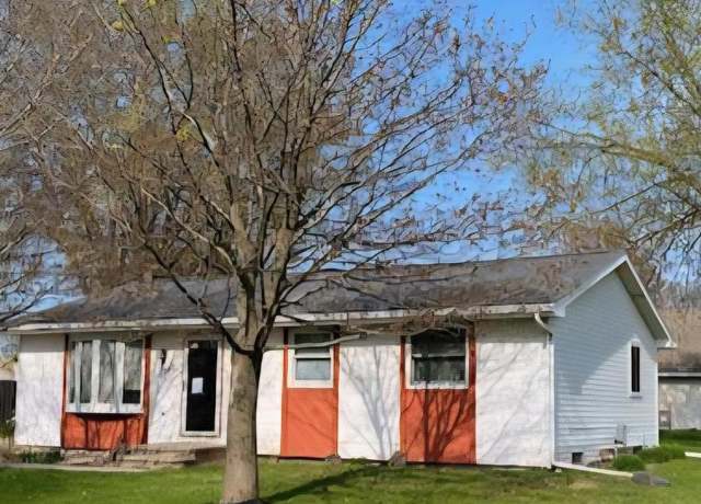 Property at 1247 Goss Ave, Menasha, WI 54952, 3 beds, 1 bath