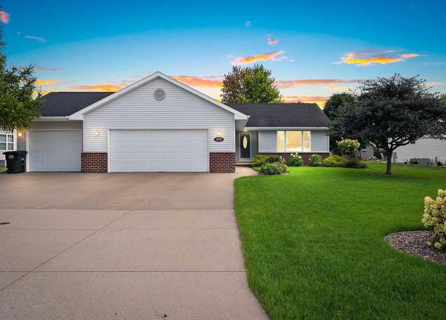 Property at 2339 Deer Prairie Dr, Neenah, WI 54956, 3 beds, 2 baths
