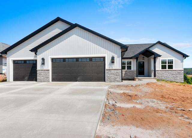 Property at 4036 Antwerp Ave, Green Bay, WI 54313, 5 beds, 3.5 baths