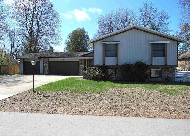 Property at 1225 Edwin St, Marinette, WI 54143, 4 beds, 2 baths