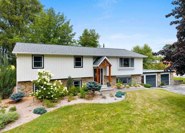Property at 1334 Norfield Rd, Suamico, WI 54173, 5 beds, 2 baths
