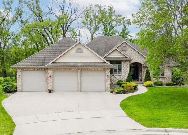 Property at 1091 Golfview Dr, Brillion, WI 54110, 4 beds, 3.5 baths