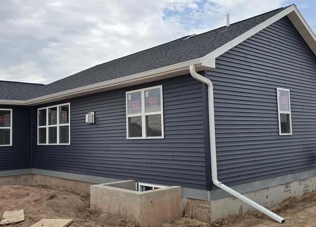 Property at 2035 Red Fox Ln, Kaukauna, WI 54130, 3 beds, 2 baths
