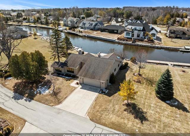 Property at 535 E Vine Ct, Sturgeon Bay, WI 54235, 3 beds, 2 baths