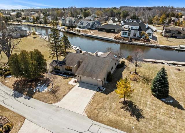 Property at 535 E Vine Ct, Sturgeon Bay, WI 54235, 3 beds, 2 baths