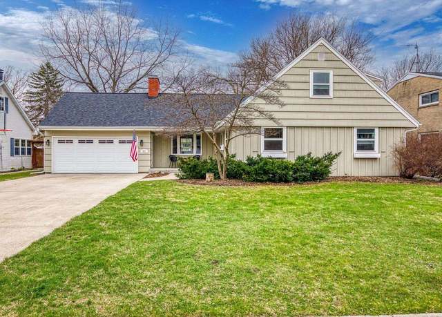Property at 421 Hawthorne St, Neenah, WI 54956, 4 beds, 2 baths