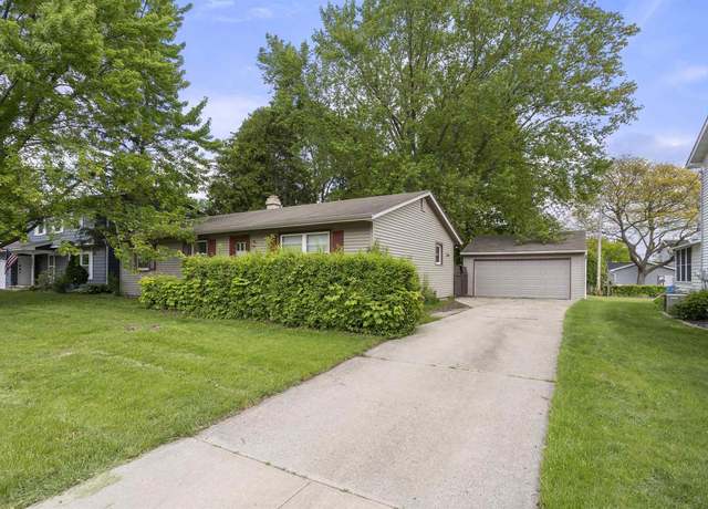 Property at 1054 Oxford Ct, Neenah, WI 54956, 4 beds, 2 baths