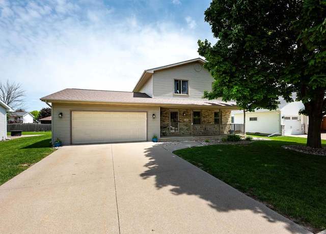 Property at 105 Rolling Green Cir, Oshkosh, WI 54904, 3 beds, 2.5 baths