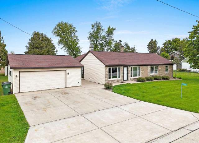 Property at 5286 Kunesh Rd, Green Bay, WI 54313, 4 beds, 1.5 baths