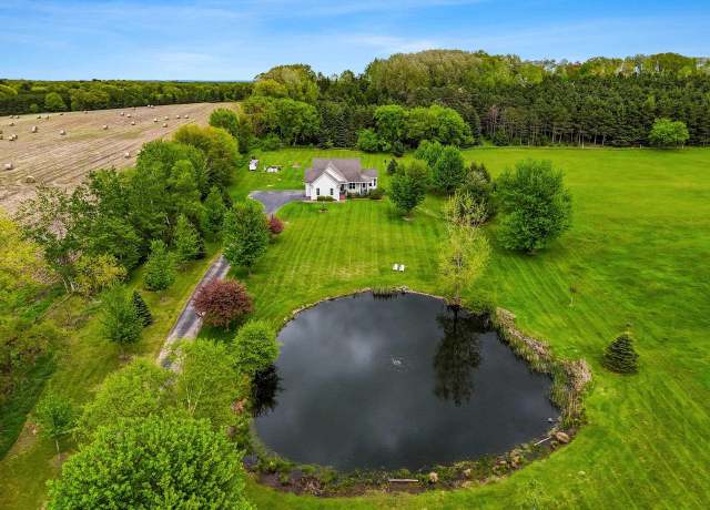Property at 2956 Westline Rd, Green Bay, WI 54313, 3 beds, 2 baths