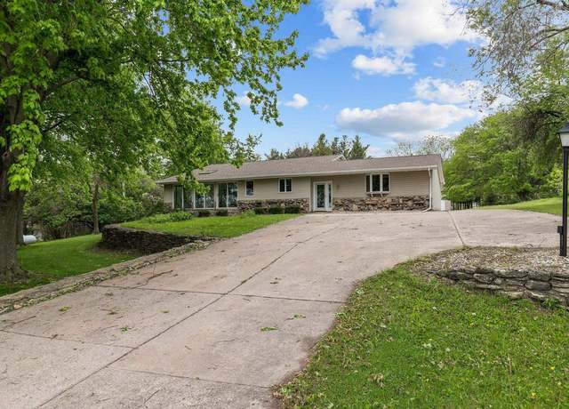 Property at N2873 Hillcrest Dr, Hortonville, WI 54944, 3 beds, 3 baths