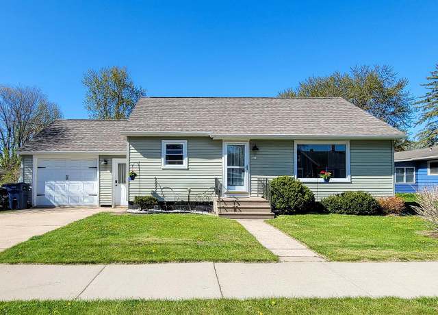 Property at 322 2nd St, Manawa, WI 54949, 2 beds, 1 bath
