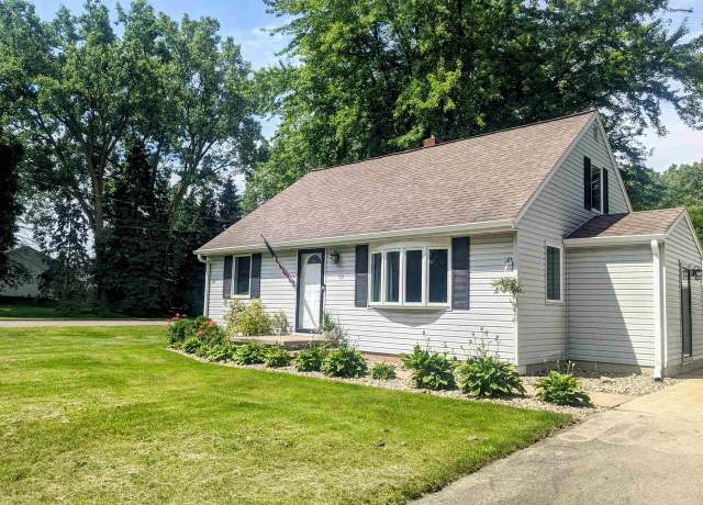 Property at 2015 N Rexford St, Appleton, WI 54914, 3 beds, 1.5 baths