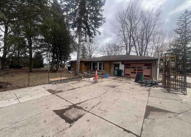 Property at 2930 Manitowoc Rd, Green Bay, WI 54311, 2 beds, 1 bath