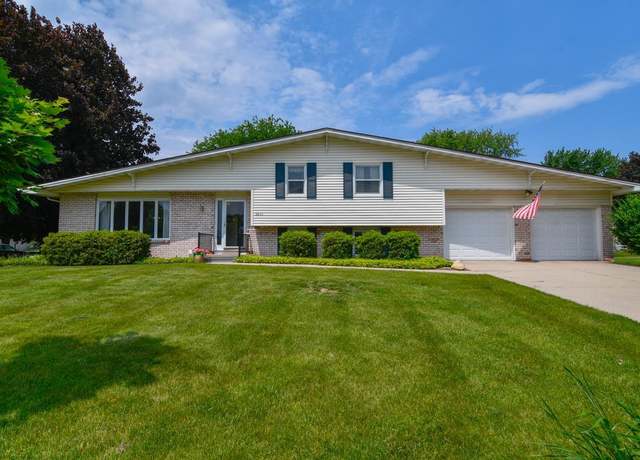 Property at 2410 E River Dr, Green Bay, WI 54301, 4 beds, 2 baths
