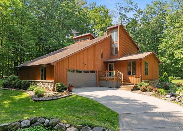 Property at 4331 Pittco Rd, Green Bay, WI 54313, 4 beds, 3.5 baths