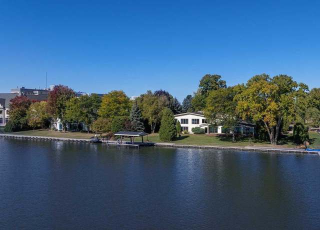 Property at 401 Clark St, Neenah, WI 54956, 5 beds, 4.5 baths