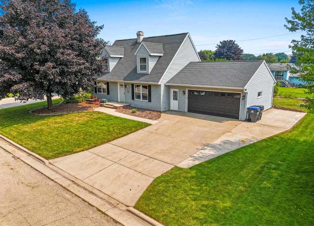 Property at 1366 Pinehurst Ln, Neenah, WI 54956, 5 beds, 2 baths