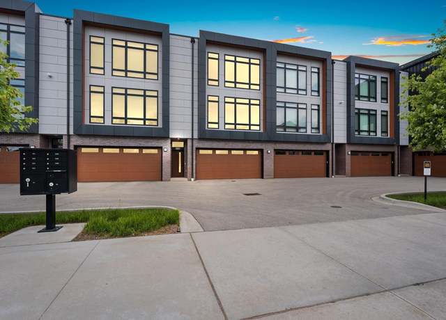 Property at 1100 Brookwood Dr, Green Bay, WI 54304, 3 beds, 3 baths