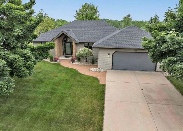 Property at 427 N 16th Dr, Sturgeon Bay, WI 54235, 4 beds, 2.5 baths