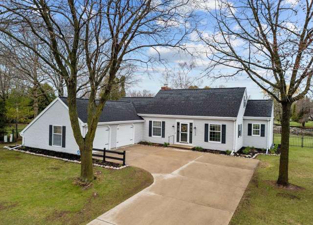 Property at 1620 E Murdock Ave, Oshkosh, WI 54901, 4 beds, 2 baths