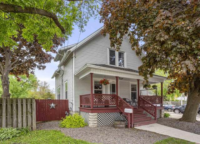 Property at 112 Rosalia St, Oshkosh, WI 54901, 3 beds, 1 bath