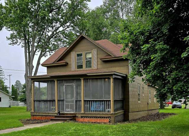 Property at 208 S Walker St, Wautoma, WI 54982, 4 beds, 1.5 baths