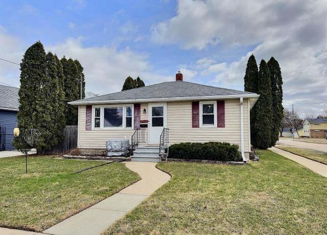 Property at 1700 Cedar St, Oshkosh, WI 54901, 2 beds, 2 baths