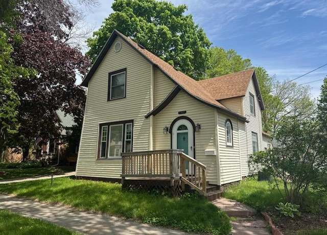 Property at 1902 Stephenson St, Marinette, WI 54143, 3 beds, 1.5 baths