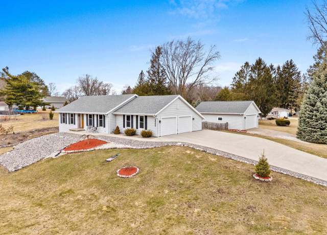 Property at 4000 Evergreen Ave, Green Bay, WI 54313, 3 beds, 2 baths