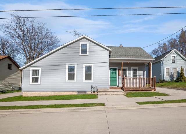 Property at 1409 S 10th St, Manitowoc, WI 54220, 3 beds, 1 bath