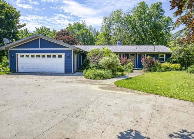 Property at W8553 Hickory Ct, Hortonville, WI 54944, 3 beds, 2 baths