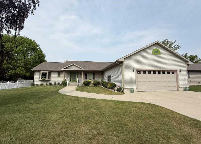 Property at 2131 Tori Ln, Marinette, WI 54143, 3 beds, 2 baths