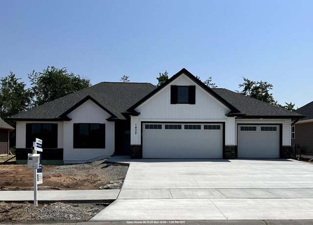 Property at 1432 Crossroads Dr, De Pere, WI 54115, 4 beds, 3.5 baths