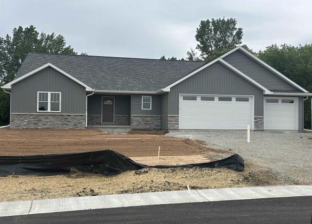 Property at W7035 Otis Dr, Greenville, WI 54942, 3 beds, 2 baths